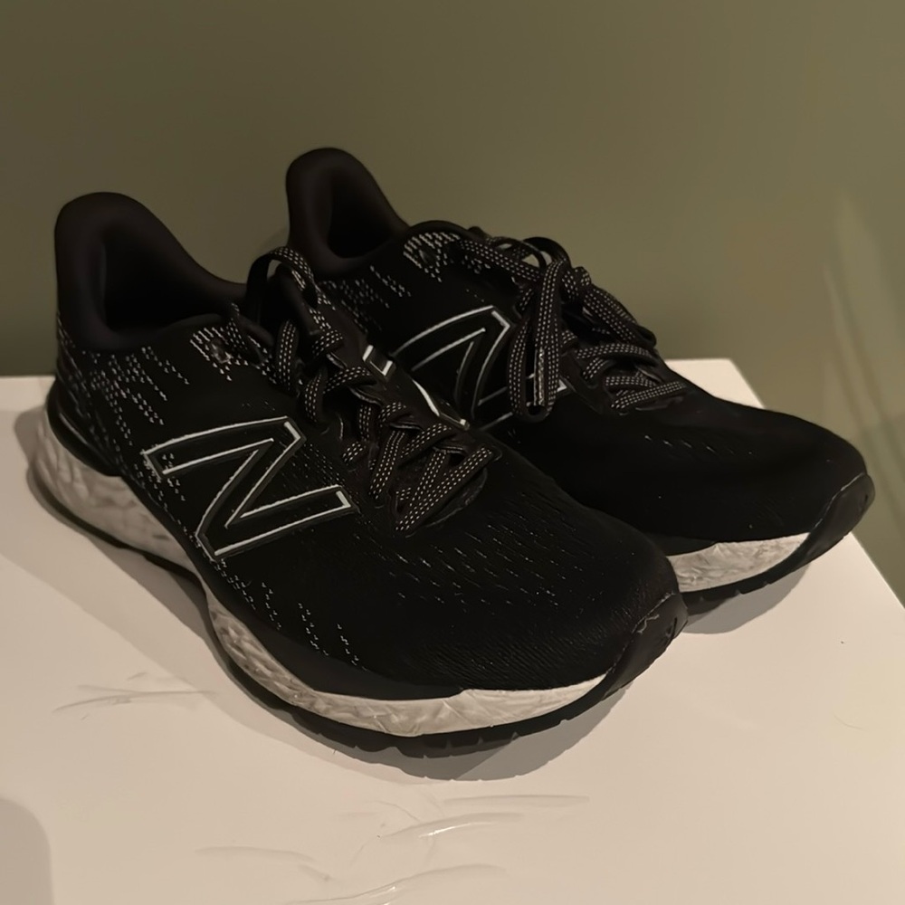 New Balance Women's Fresh Foam 880v11, Size 7.5